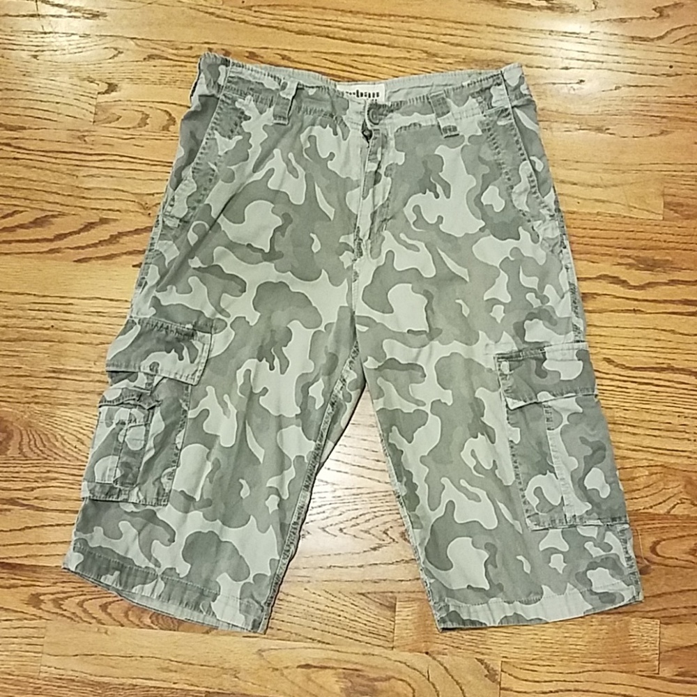 Urban Pipeline camo cargo shorts Sz 30